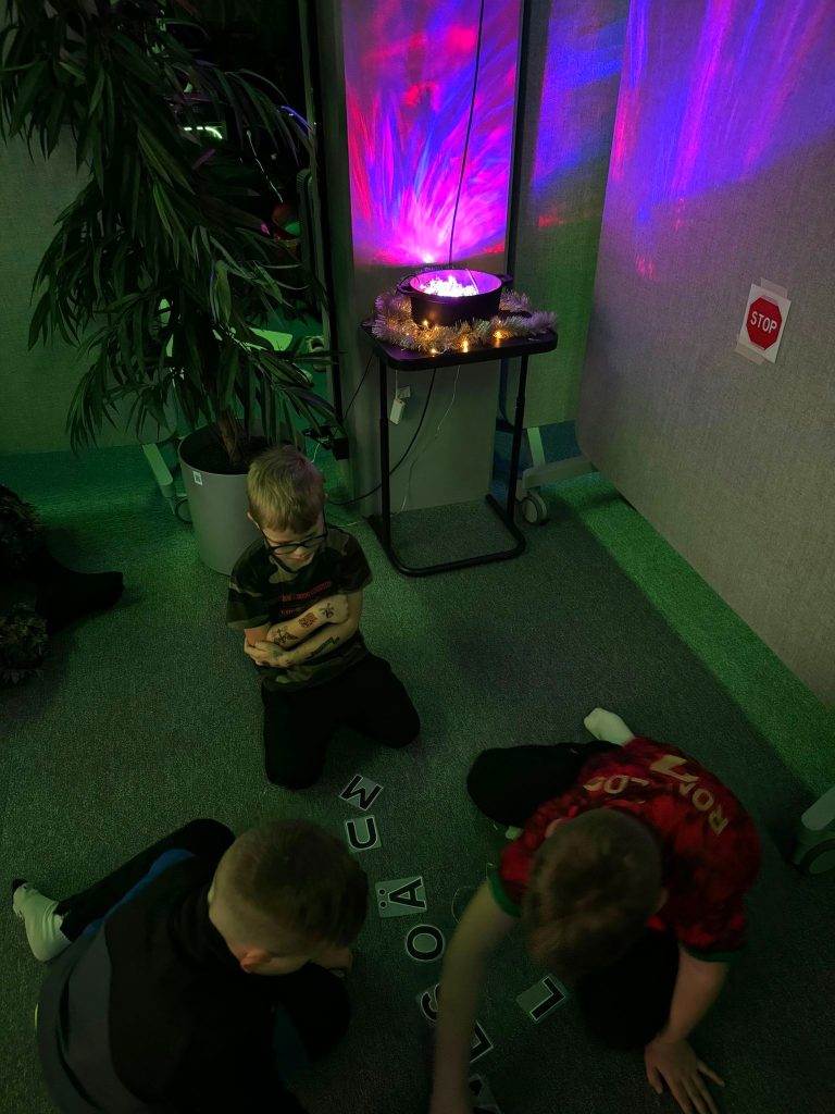 Opiskelijoiden rakentama pakopeli Peliselliin.